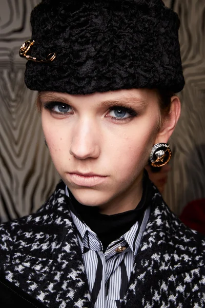 Look 12